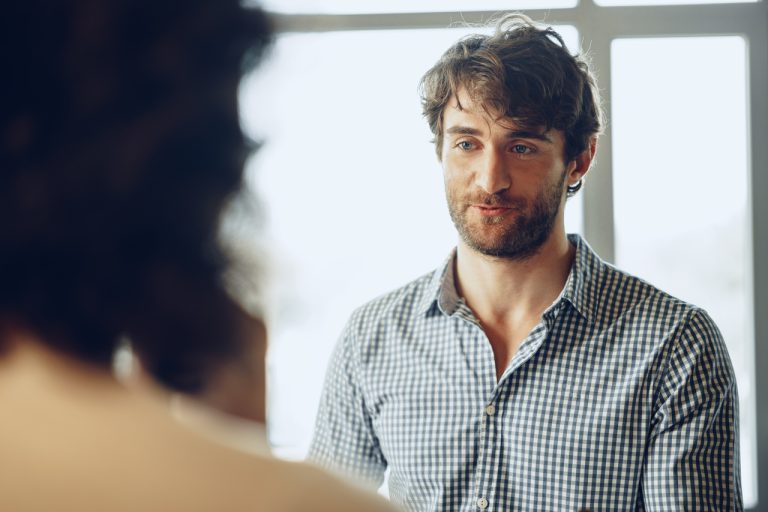 Narcissisme : définition, degrés et impact sur vos relations