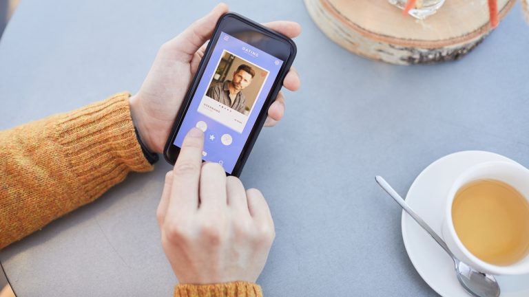 Sites et applications de rencontre : à double tranchant ?