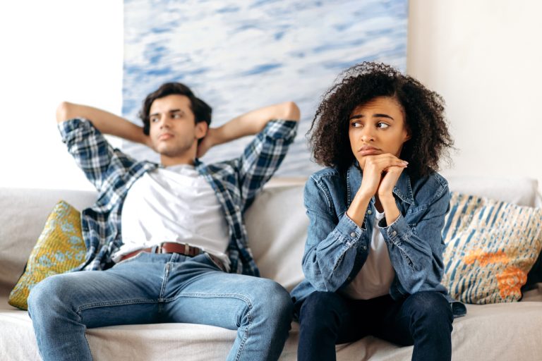 Attachement anxieux et évitant dans le couple : le duo le plus fréquent en thérapie